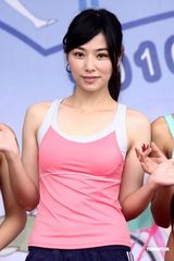 幻灯图：陈怡蓉化身运动甜心展曲线 呼吁健走活动