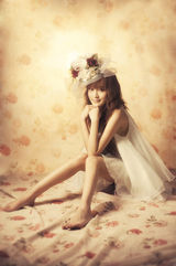 组图：赵晨妍童话梦幻写真 梦游仙境般寻找奇遇
