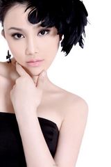 幻灯图：新人金熙雯做客时尚栏目 彰显迷人魅力