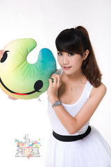 高清图：《大运之星》十二强和大运吉祥物合影