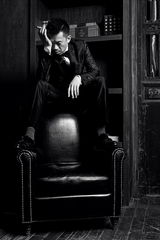 组图：王学兵张雯浪漫写真时尚复古风