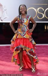 组图：柏林影后雷切尔-米瓦纳扎服饰鲜艳