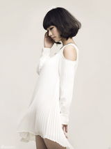 组图：孙骁骁感情甜蜜 写真曝光清新可人