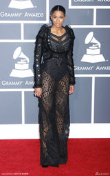 高清组图：格莱美红毯 席亚拉蕾丝长裙性感神秘 