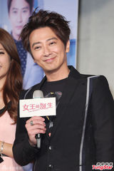 组图：《女王的诞生》孙耀威抱起杨谨华体力佳