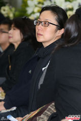 组图：李泰祥追思会齐豫缺席 许景淳泪祭恩师