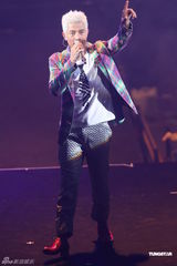 组图：郭富城个唱变型金刚舞台华丽震撼