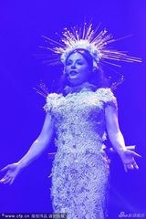 组图：莎拉布莱曼广州开唱 光影打造浩瀚宇宙