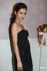 组图：Angelababy投资百万开美容店 称黄晓明不知情