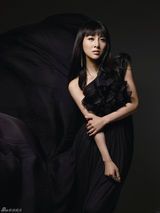 组图：贾青华美大片曝光 裸肩半露尽显优雅女人味
