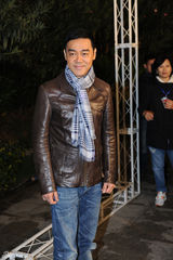 组图：《逃出生天》探班古天乐伤痕累累