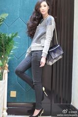 组图：吴佩慈微博分享私服日记 休闲多变展潮范儿