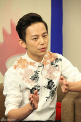 组图：《完美假妻》主创做客 刘镇伟尝试新题材