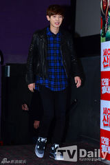 组图：EXO等助阵《圣诞老人》鹿晗笑出双下巴