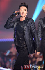 组图：韩团SJ少女时代等亮相《GS&CONCERT》