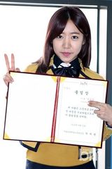 组图：Apink与BOYFRIEND等爱豆艺高毕业