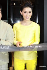 高清组图：刘涛秀白皙香肩 和成龙、F1车手同台
