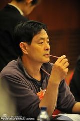 组图：李瑞英两会讨论认真发言 宋祖英帅气行军礼