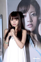 幻灯图：阿兰节省百万宣传费 为玉树灾区同胞捐款