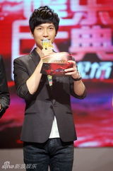 幻灯图：《娱乐大典》启动 群星授勋年度娱乐榜样 