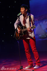 幻灯图：高校辩论大赛启动 明星学子齐迎世博