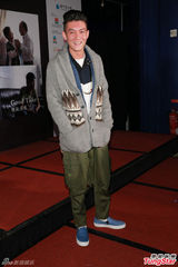 组图：阿Sa(蔡卓妍)与陈冠希同场零交流 拒主动打招呼