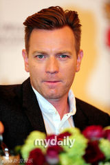 组图：英国男星伊万-麦格雷戈访韩出席新闻发布会