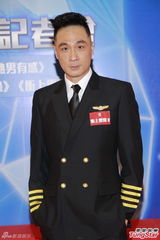 组图：吴镇宇胡杏儿携《冲上2》亮相TVB推介会