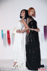 组图：小S杨丞琳同性暧昧 激情互摸挑逗尺度大