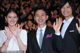 组图：妻夫木聪武井咲出席《爱与诚》首映礼
