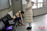 组图：高校艺考大幕开启 美女帅哥冒雪赶考