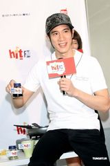 高清组图：王力宏秀厨艺煎双蛋 期望发片拍片双丰收