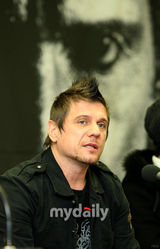 幻灯图集：Steel Heart访韩演唱会召开新闻发布会