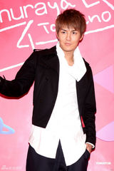 组图：吴克群健身升级胸罩杯 将请歌迷验证腹肌真假