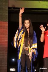 组图：范冰冰大呼我爱姚晨 为中国奥运健儿加油