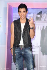 组图：任贤齐新片中年出柜 范晓萱不排斥三人行