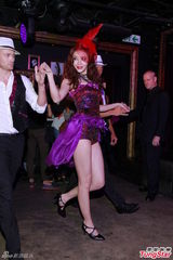 组图：熊黛林秀性感爵士舞 自曝与男伴舞过电