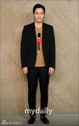 组图：尹恩惠河智苑时尚斗艳 车胜元CNBLUE帅气