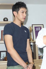 组图：柯震东澄清酒后摸奶事件 九把刀到场支持