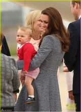 组图：凯特王妃启程回国 小王子表情略囧显不舍