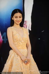 组图：Angelababy长裙华丽如公主 深V勇秀平胸