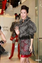 高清组图：范冰冰低胸白裙开幕酒会秀性感