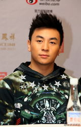 组图：《城市游戏》揭幕海报 窦骁吐槽陈妍希