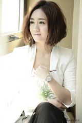 组图：刘芸曝光魅力写真  知性体味时光美好