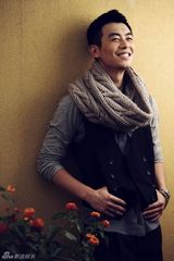 高清组图：朱亚文全新写真 动感时尚挥洒肆意青春