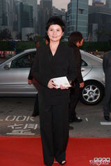 组图：李烈入围最佳女配 黑色套装低调亮相