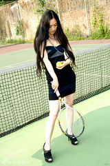 组图：芙蓉姐姐网球写真 再现经典“S型”身段