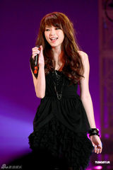 亚视节目巡礼亚姐撑场 卢海鹏“栋笃”笑讽无线(图)