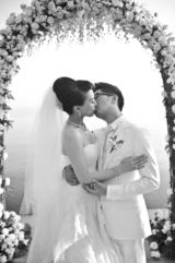 高清图：陈数赵胤胤完婚浪漫拥吻 海边深情凝视