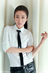 组图：刘思彤最新写真 尽显干练洒脱中性风